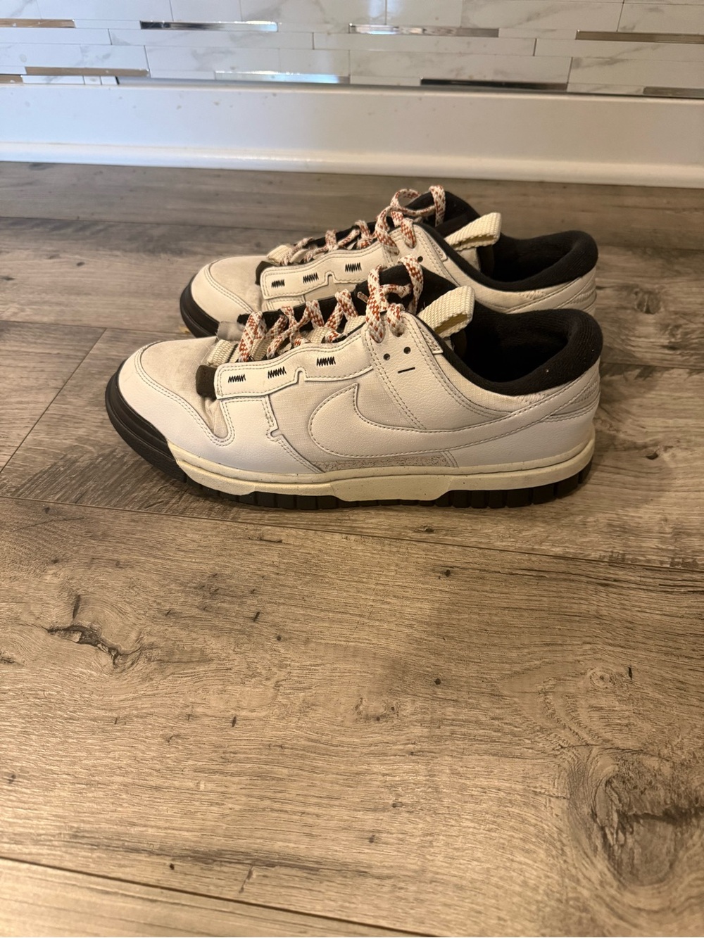 Nike Low-Top Sneakers in White with Black Trim
